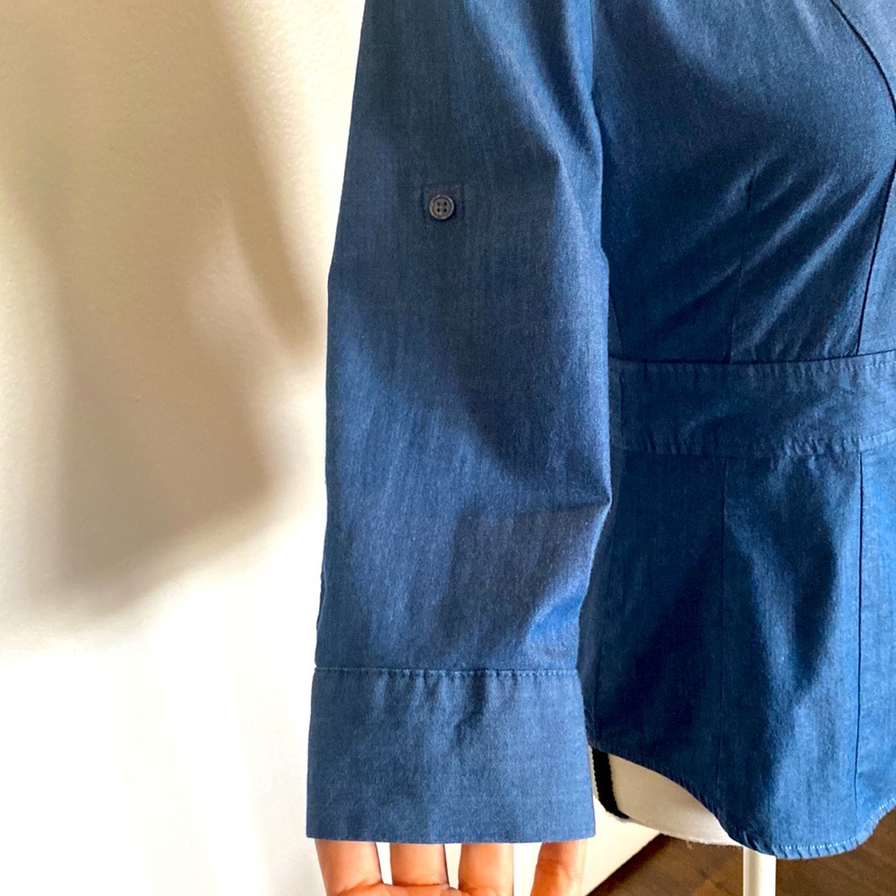 New York & Co. Blue Fitted Stretch Chambray Shirt 3/4 Length Sleeve (Size XS) - Picture 5 of 9